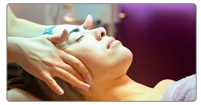 Image of a women getting a head massage at a spa - Wyn Las Vegas